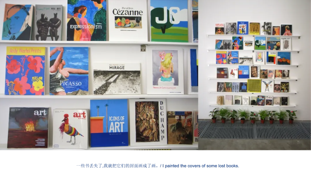 展览现场照片:左侧近景是陈列在白色书架上的艺术类画册;右侧远景是整面墙悬挂展示的书籍,前方摆着一排绿植。