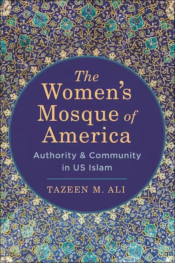 封面《The Women's Mosque of America》,作者 Tazeen M. Ali;蓝金色伊斯兰几何花纹背景,书名置于紫色圆形徽章中。