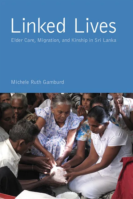 书封,上半部蓝底白字书名'Linked Lives: Elder Care, Migration, and Kinship in Sri Lanka'及作者Michele Ruth Gamburd,下半部照片为斯里兰卡老年妇女与家人围坐、手捧陶罐的场景。