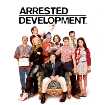 美剧海报,顶部印有剧名《ARRESTED DEVELOPMENT》,画面中一名男子坐在华丽椅子上,周围站着风格各异的一家人。