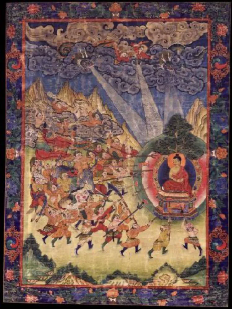 唐卡绘画:右侧佛陀结跏趺坐于树下,周身放光;左侧大批手持刀矛的魔军士兵蜂拥进逼,上方云层中有多位骑马人物射出光柱。