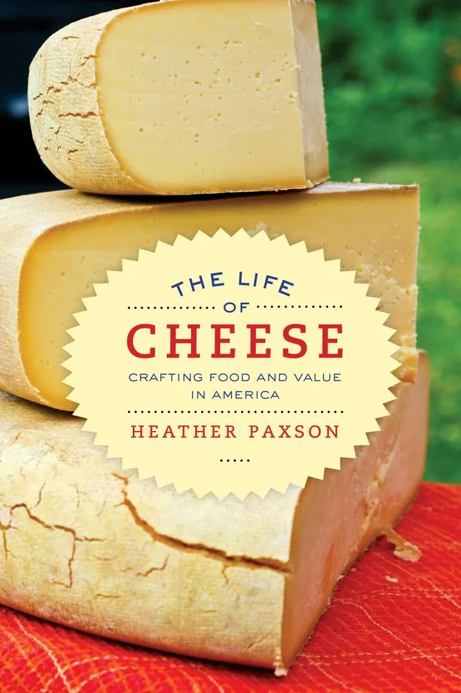 《The Life of Cheese: Crafting Food and Value in America》书封,作者Heather Paxson,封面是叠放的三块奶酪,背景为红色桌布与绿色草地