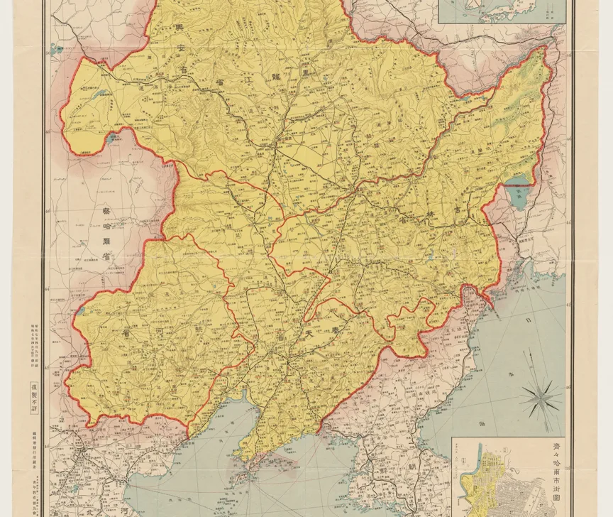一张1932年绘制的满洲地图,境内以黄色标示、红线勾边,右上角与右下角附有城市分图。