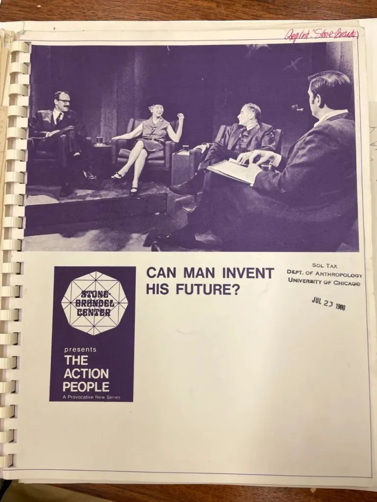 装订册页上方是四人小组座谈的黑白照片,下方印着「CAN MAN INVENT HIS FUTURE?」标题、「Stone Brandel Center presents THE ACTION PEOPLE, A Provocative New Series」字样,及「Sol Tax, Dept. of Anthropology, University of Chicago, Jul 23 1969」标注。