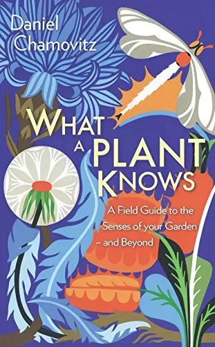 封面为紫色底,绘蜻蜓、蒲公英、花卉等昆虫植物插画,书名《What a Plant Knows》,副标题「A Field Guide to the Senses of your Garden – and Beyond」,作者署名 Daniel Chamovitz。